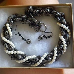 Premiere Designs pearl necklace and earing set